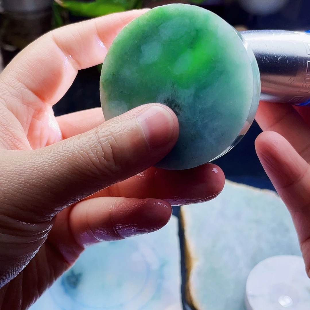 翡翠未镶嵌颈饰毛料29