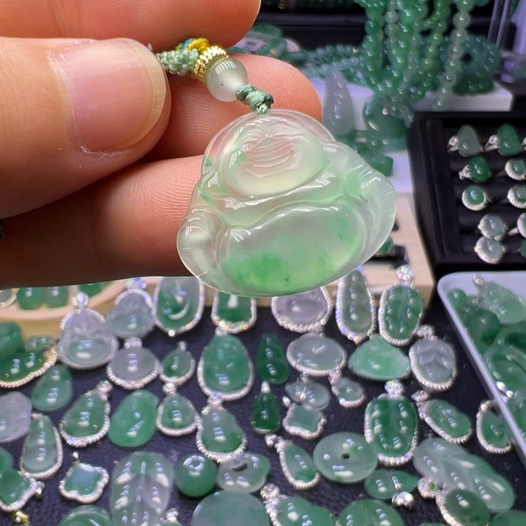 石英质玉（非洲翠）未镶嵌颈饰