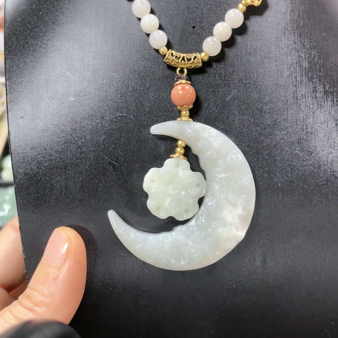 蛇纹石玉颈饰未镶嵌