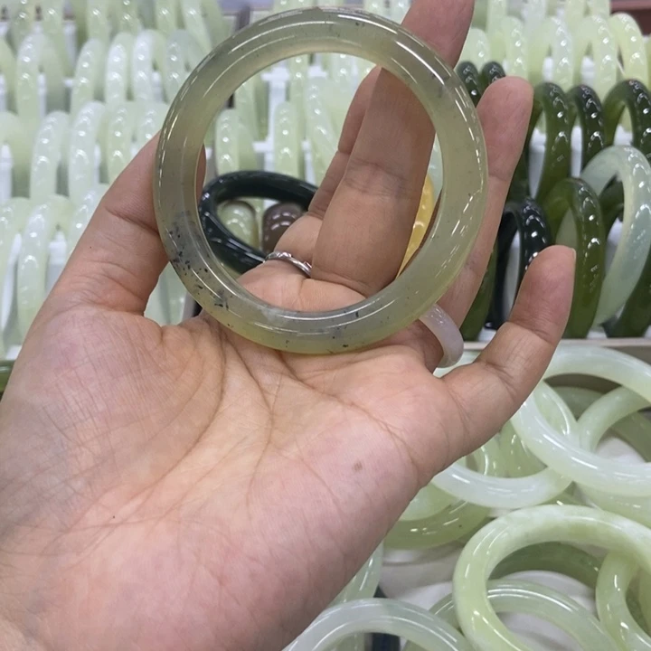 岫玉未镶嵌岫玉圆镯