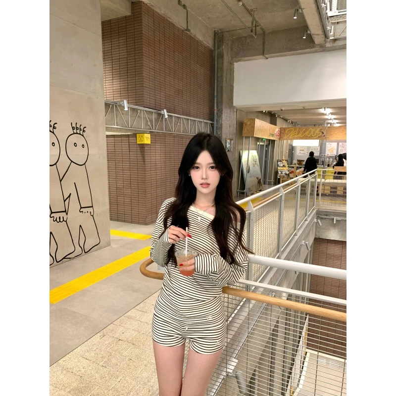 设计感时尚套装女宽松条纹露肩长袖T恤秋季休闲裤阔腿短裤两件套
