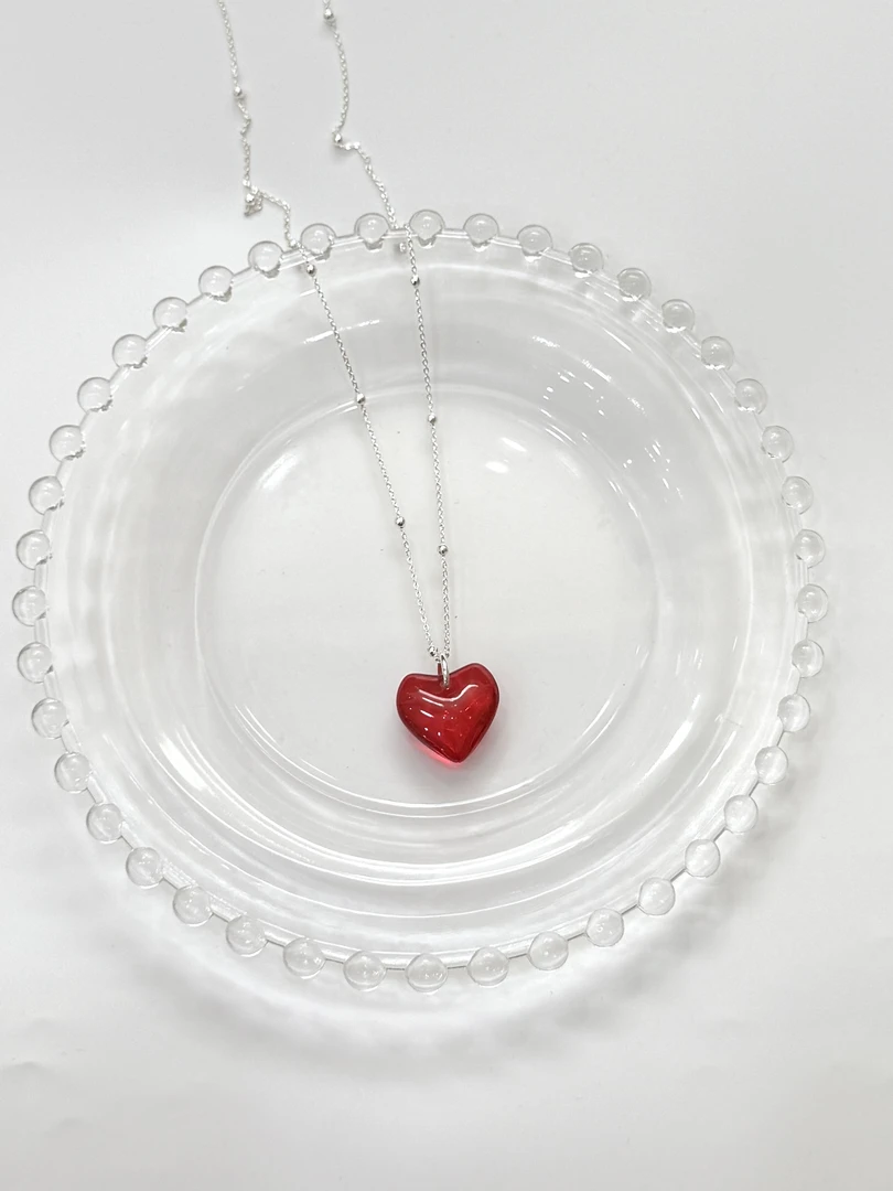 鹿·饰 亚克力红色爱心项链