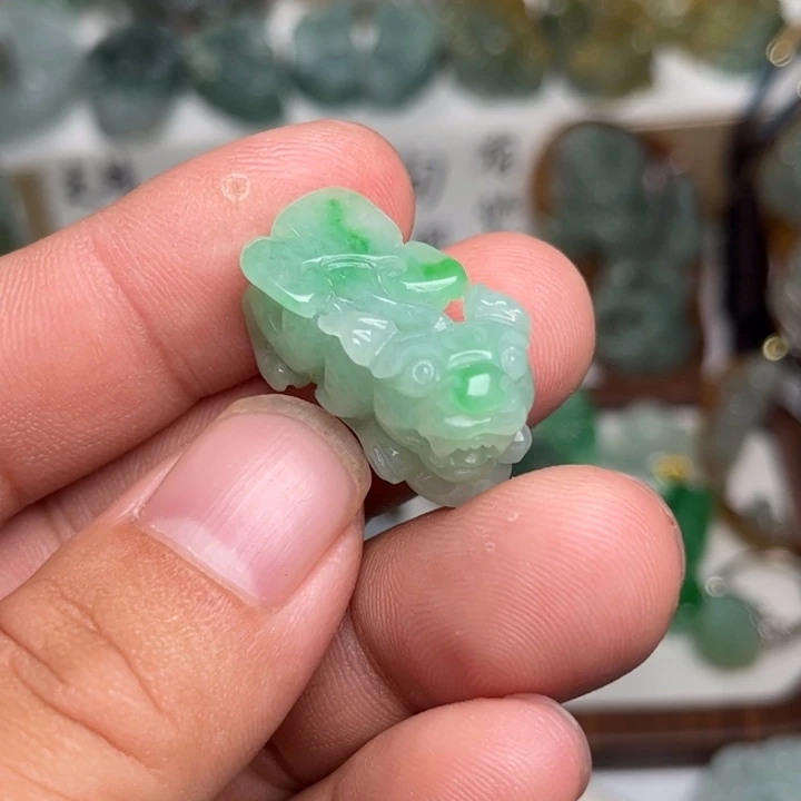 用***9颈饰未镶嵌翡翠貔貅