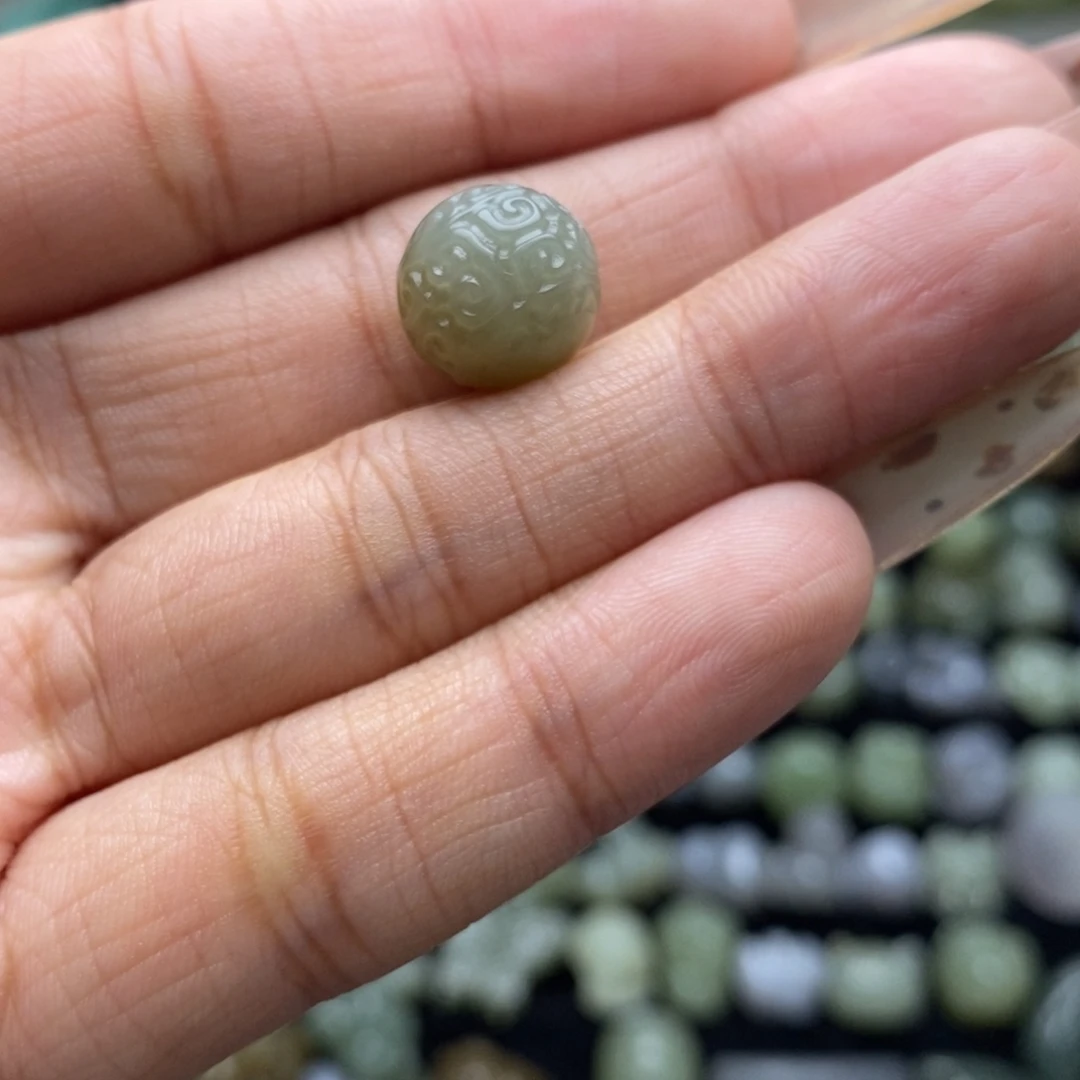 Z***H和田玉未镶嵌颈饰