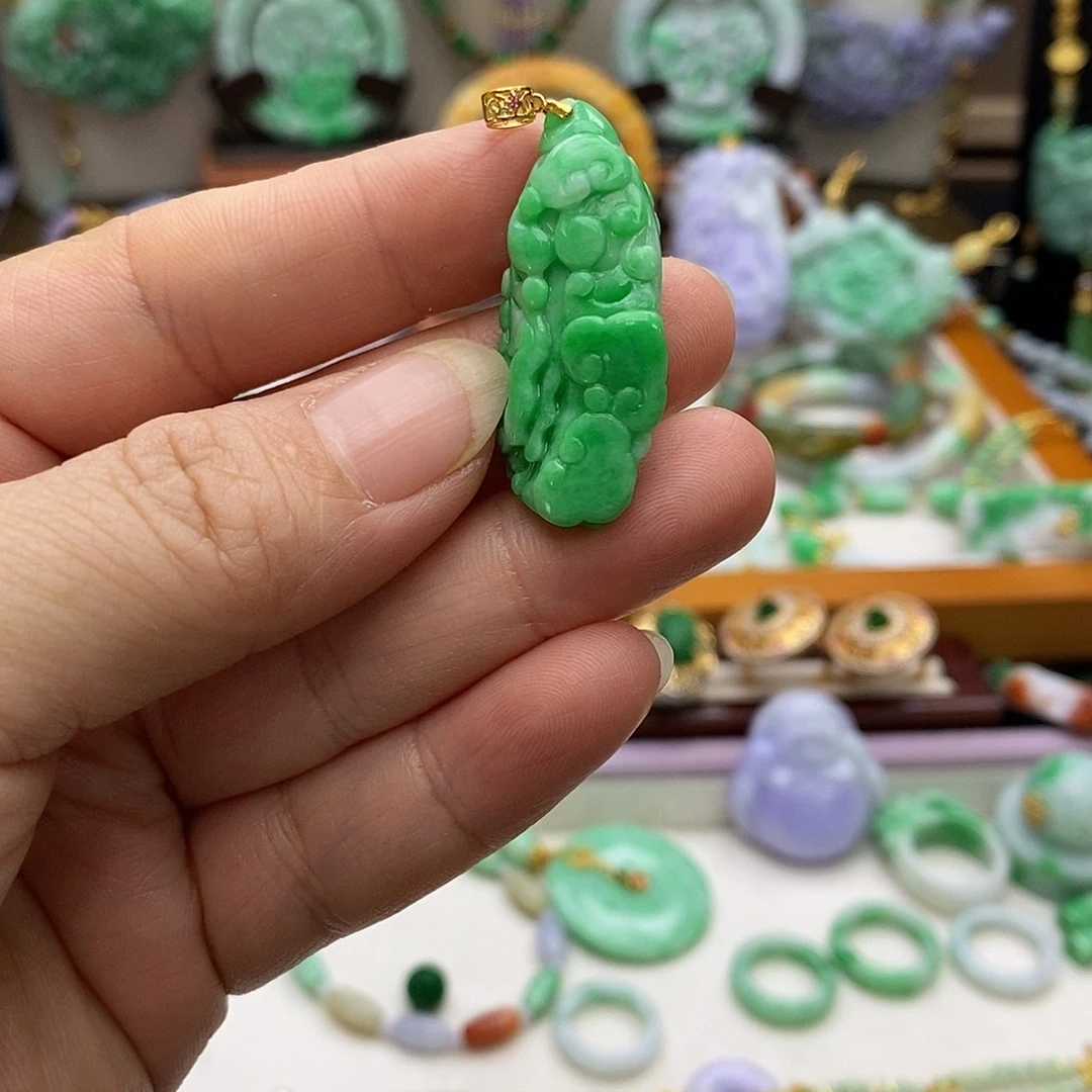 翡翠未镶嵌颈饰吊坠