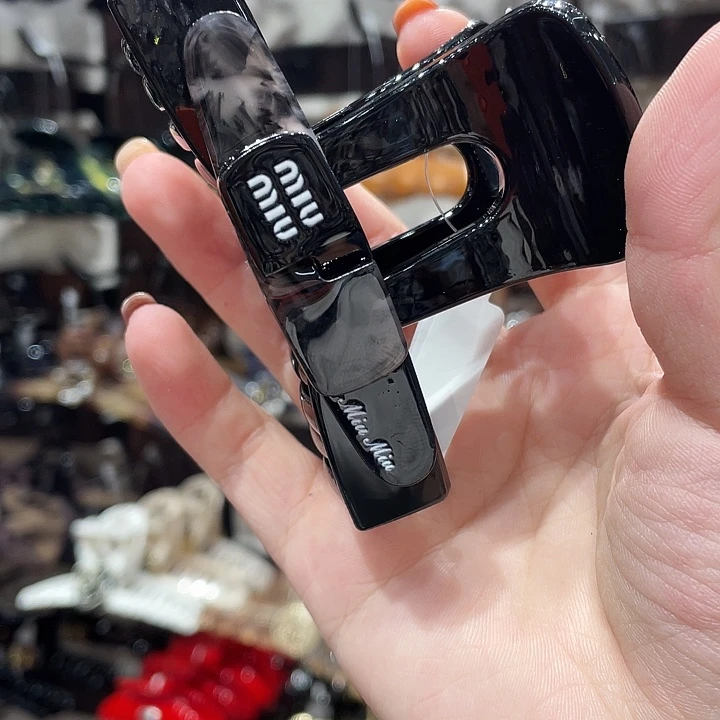 皮质铁合金抓夹黑色