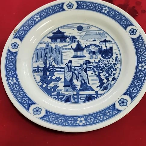 瓷片瓷片，各种摆件，均有瑕疵。沙锅！