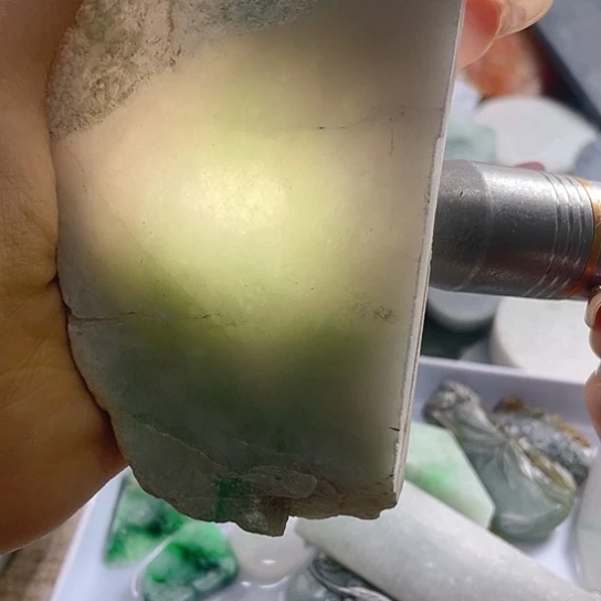 翡翠未镶嵌颈饰4