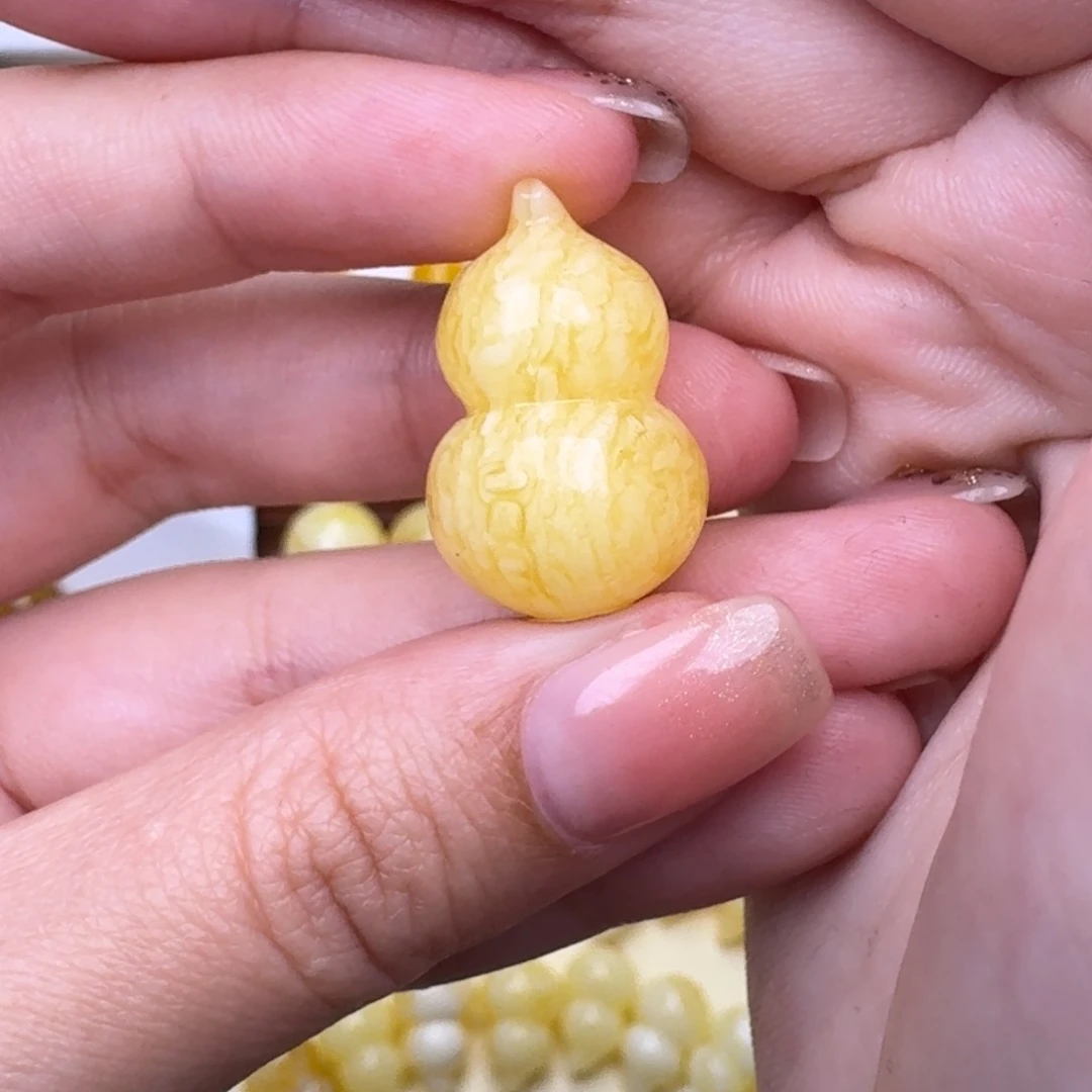 琥珀未镶嵌裸石17号