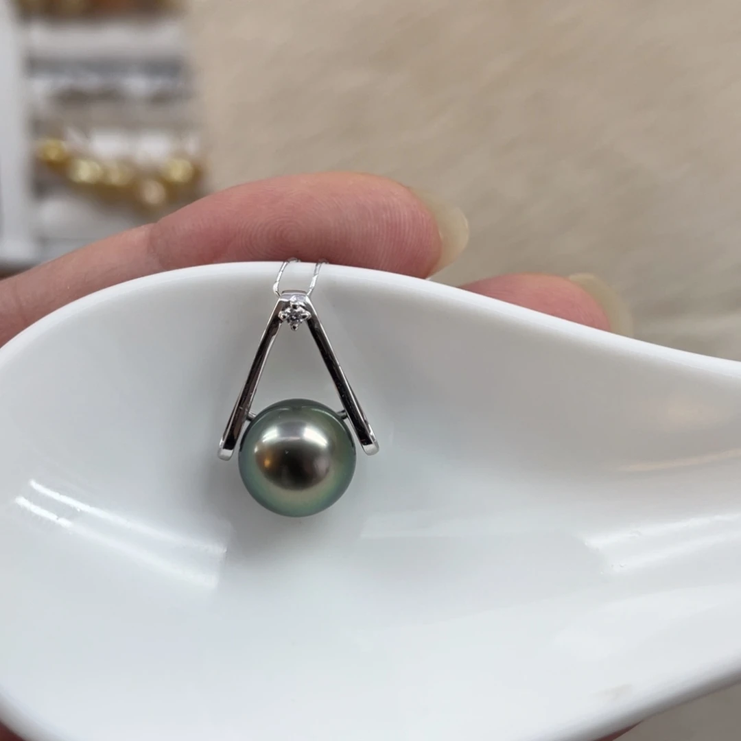 18K金镶嵌吊坠(不含链)海水珍珠9-10mm