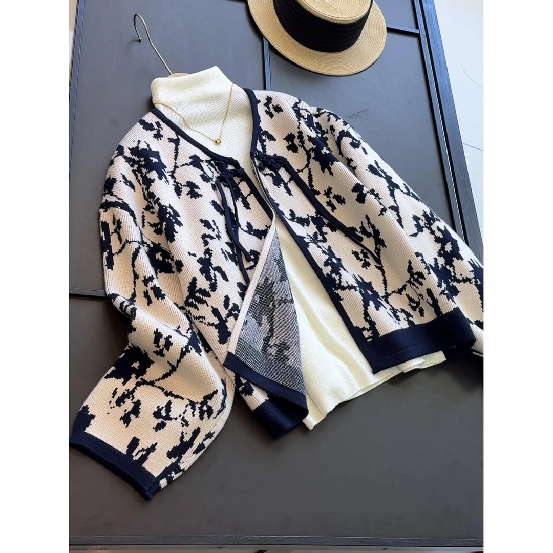 新中式国风盘扣开衫外套女秋冬洋气时尚提花V领针织衫