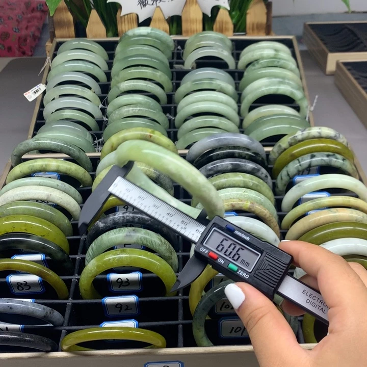 未镶嵌蛇纹石玉手镯92