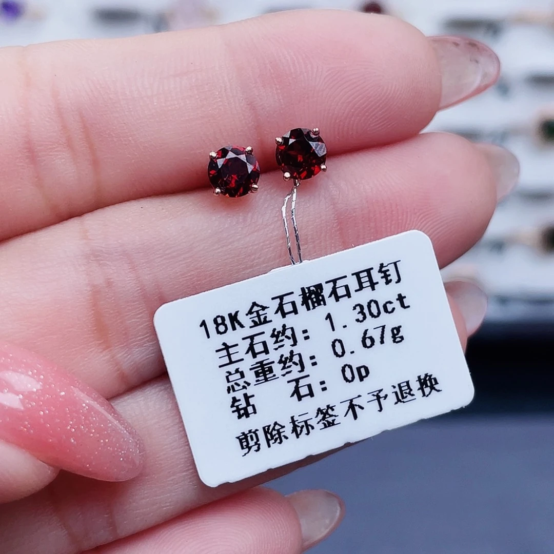 18K金镶嵌石榴石耳饰