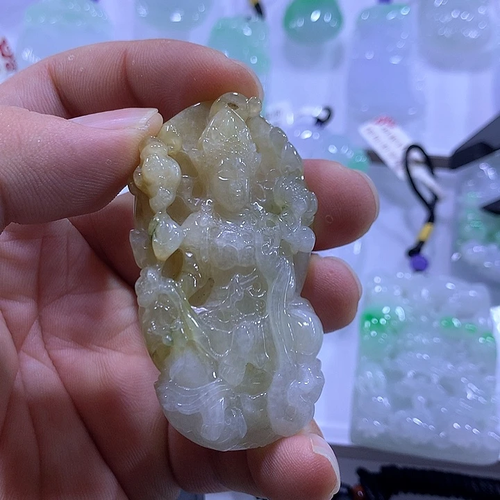 有***辣翡翠未镶嵌颈饰天然翡翠A货吊坠