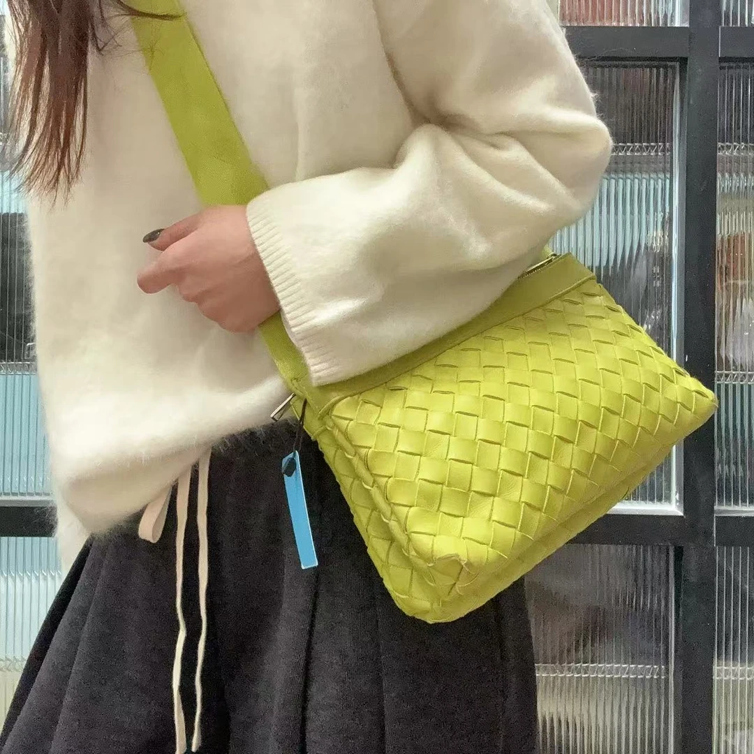95新 BOTTEGA VENETA/葆蝶家 【蕾】26 0137 荧光绿单肩斜挎包