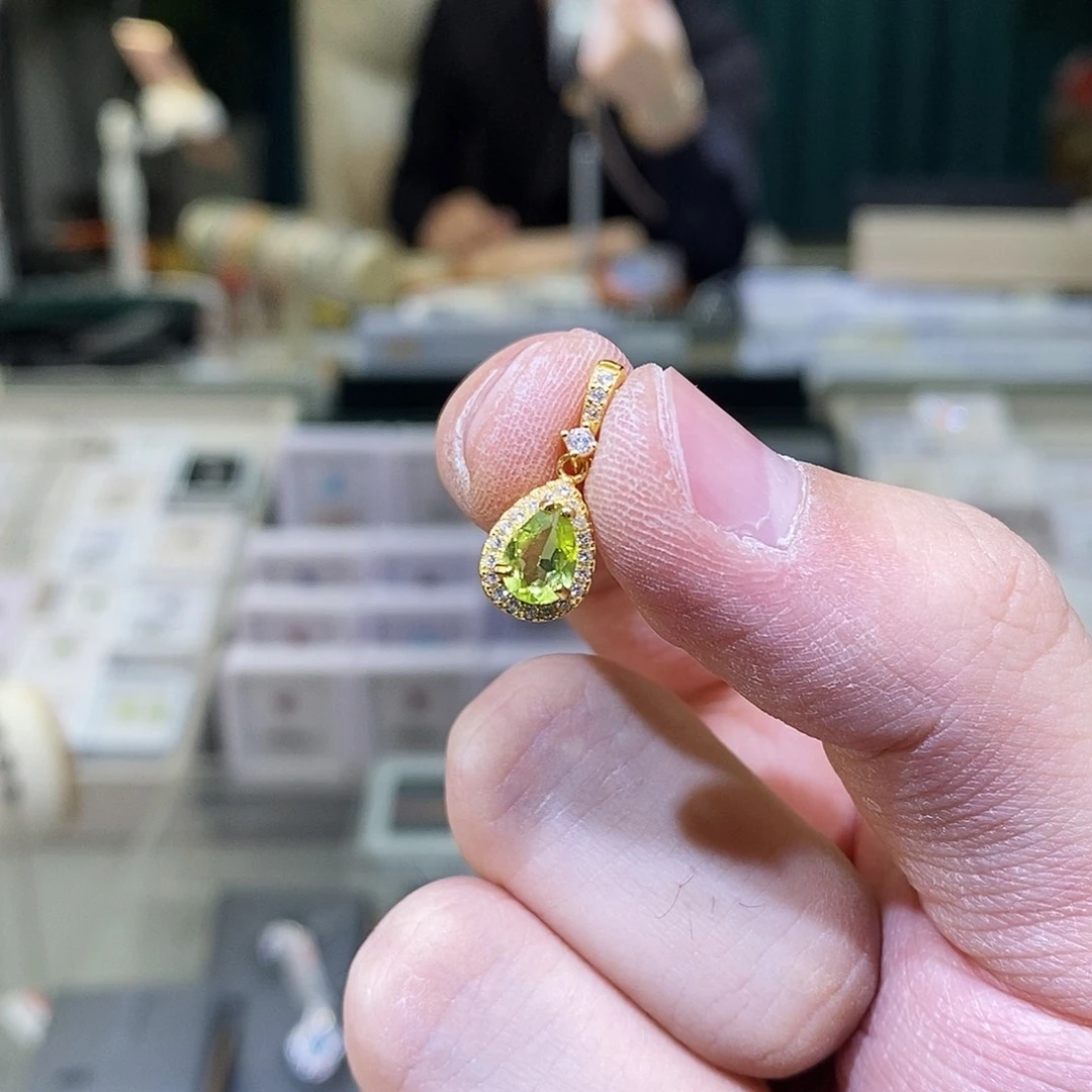 橄榄石颈饰银S925镶嵌