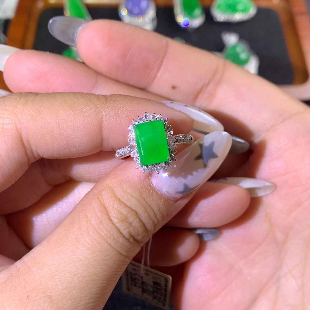 翡翠18K金镶嵌戒指翡翠