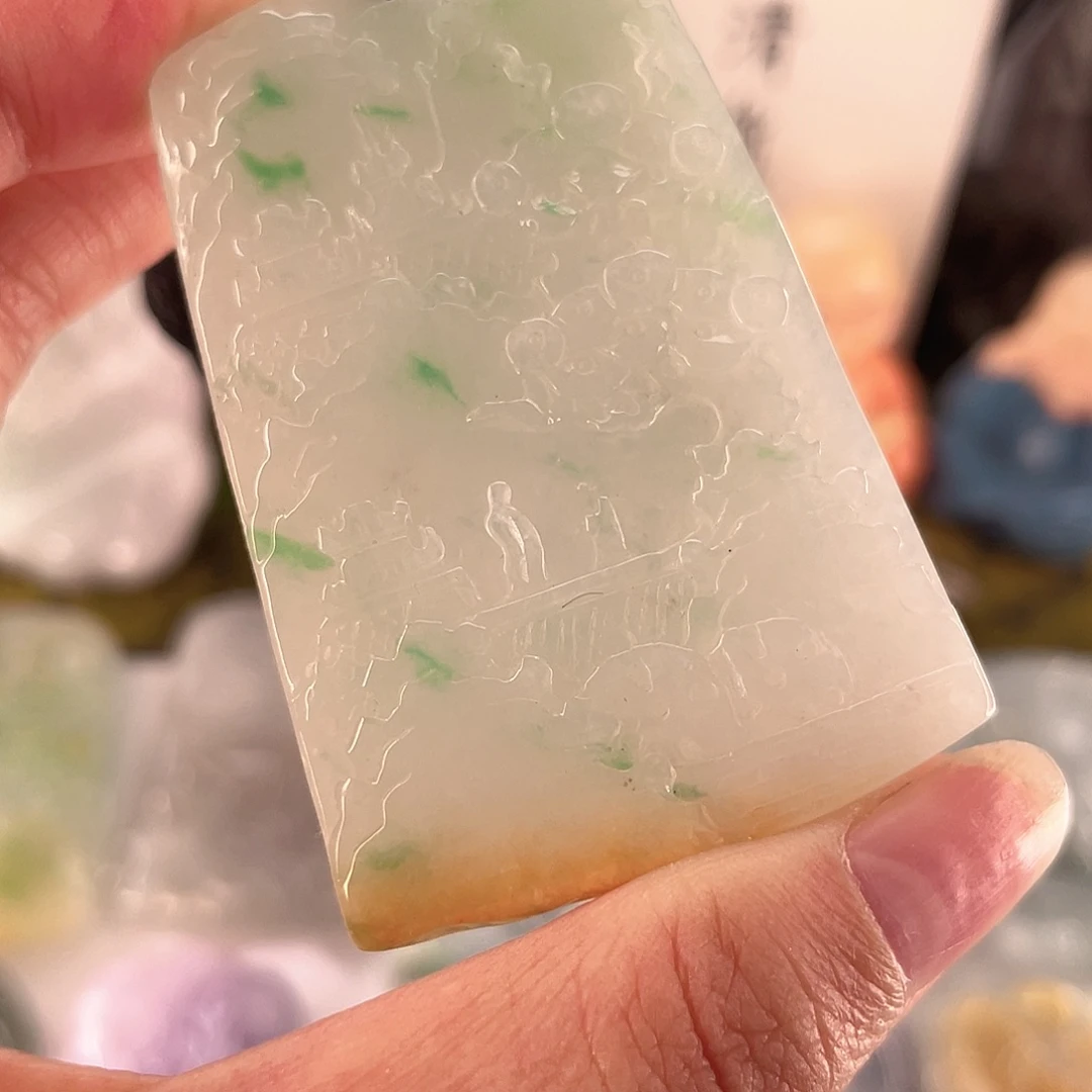 暖***吹翡翠未镶嵌颈饰山水