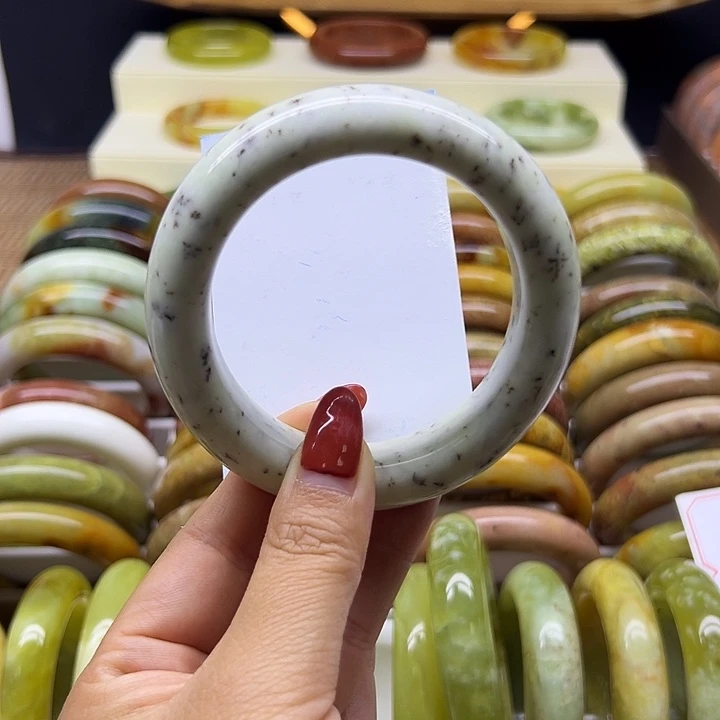 岫玉未镶嵌手镯我