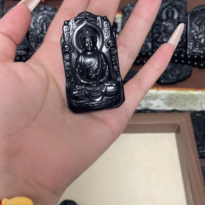 禄***禄未镶嵌蛇纹石玉颈饰