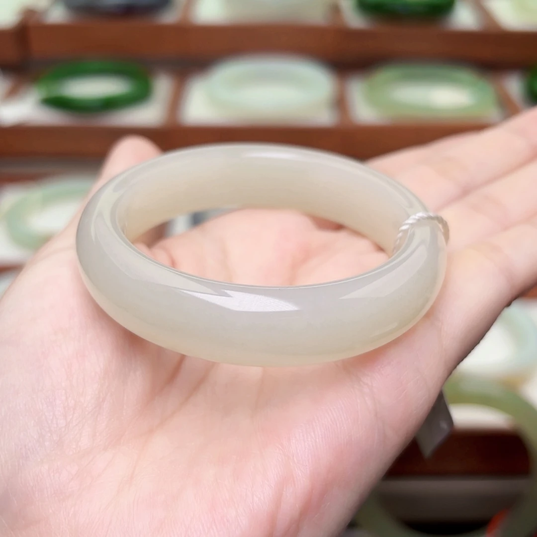 【闪购商品】未镶嵌手镯和田玉