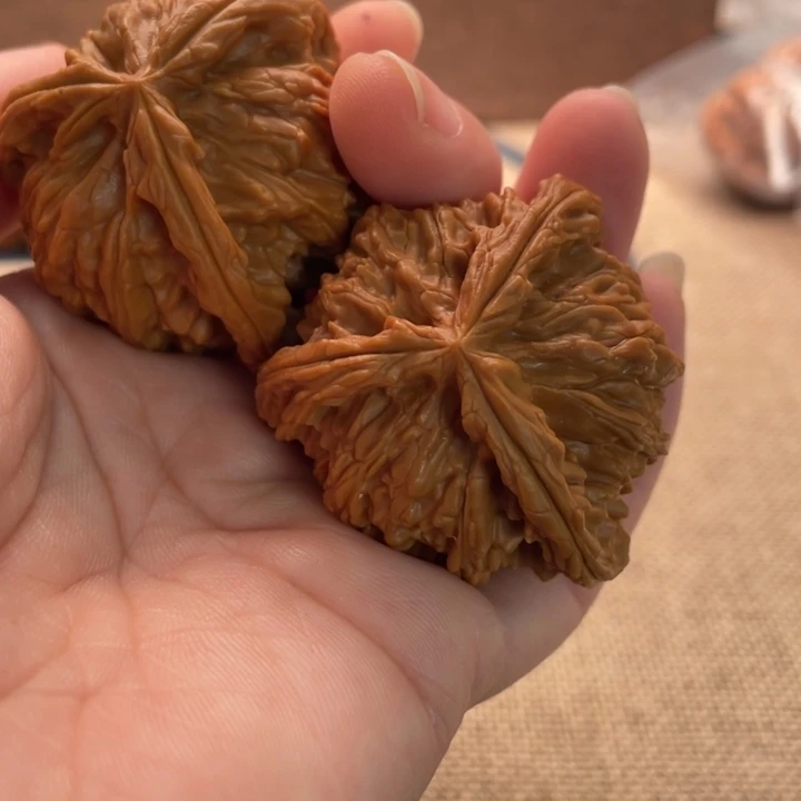 涅***生核桃白狮子42核桃