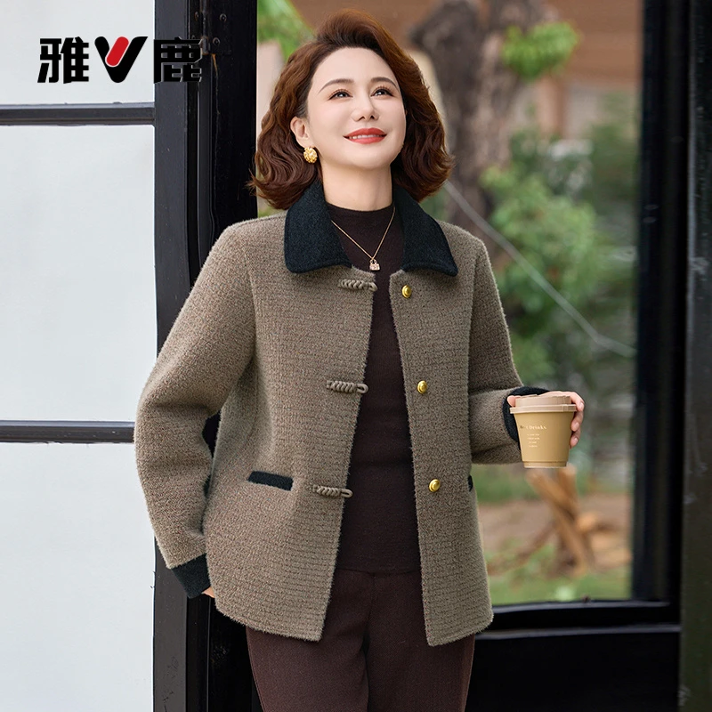雅鹿2025新款中年妈妈秋冬装加绒仿水貂绒呢子上衣服中老年女时尚