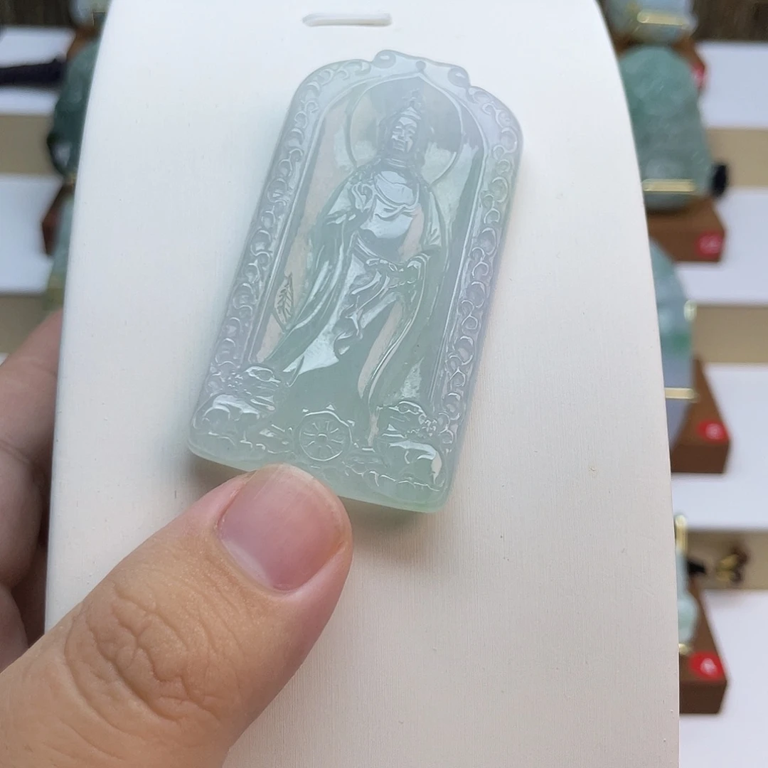 翡翠未镶嵌颈饰观音
