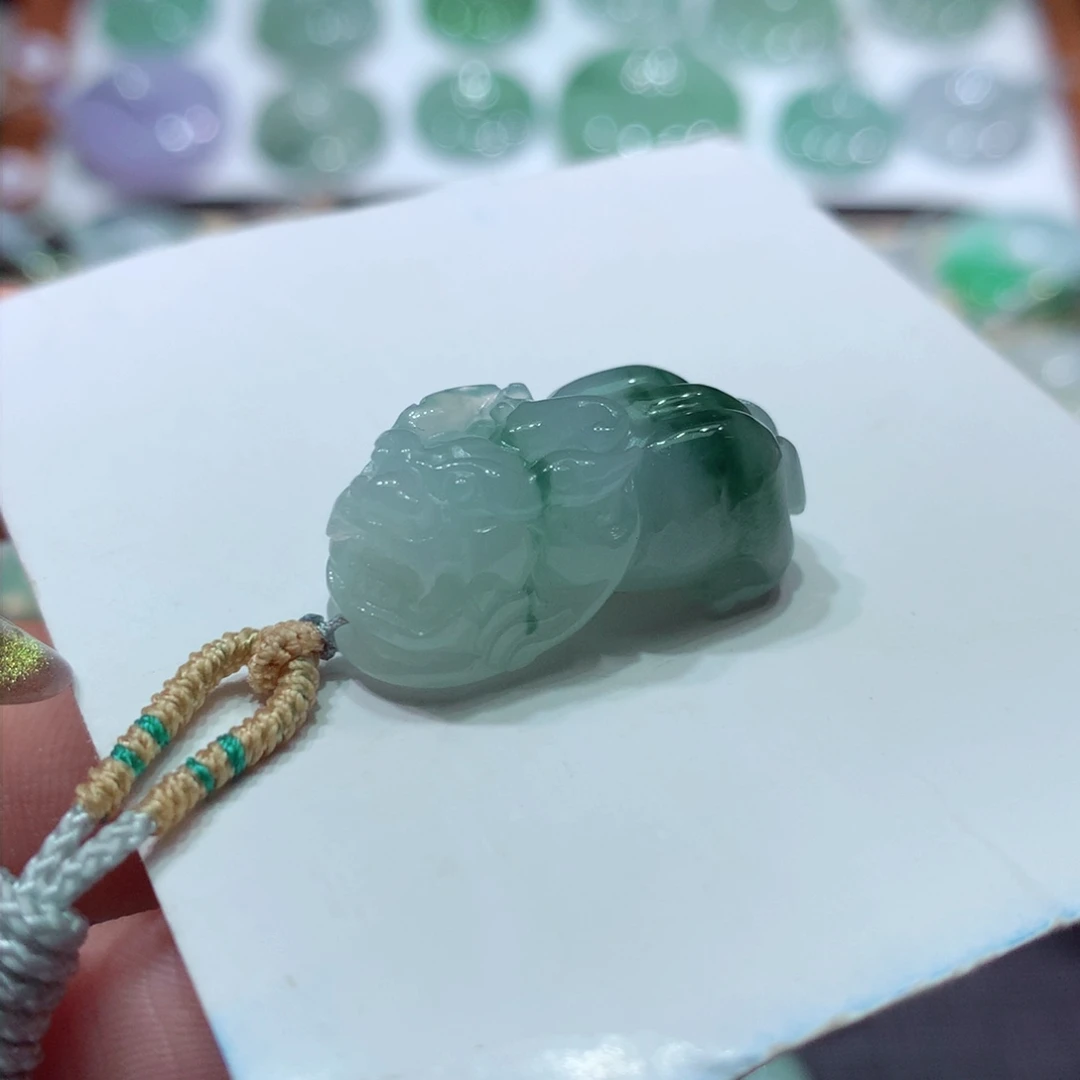 翡翠未镶嵌颈饰漏