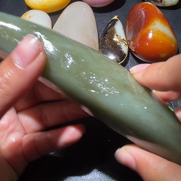 琪***爸和田玉未镶嵌珠宝奇石