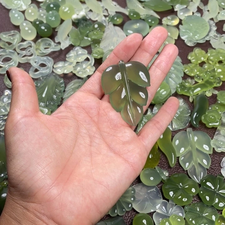 合金蛇纹石玉颈饰