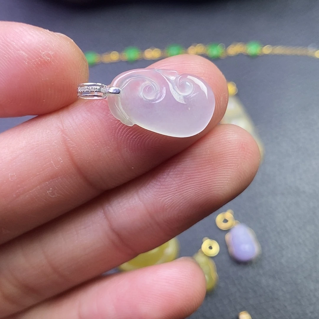 颈饰18K金镶嵌翡翠