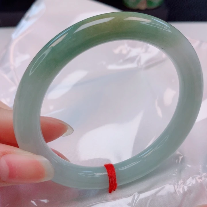 翡翠未镶嵌手镯（圆镯）