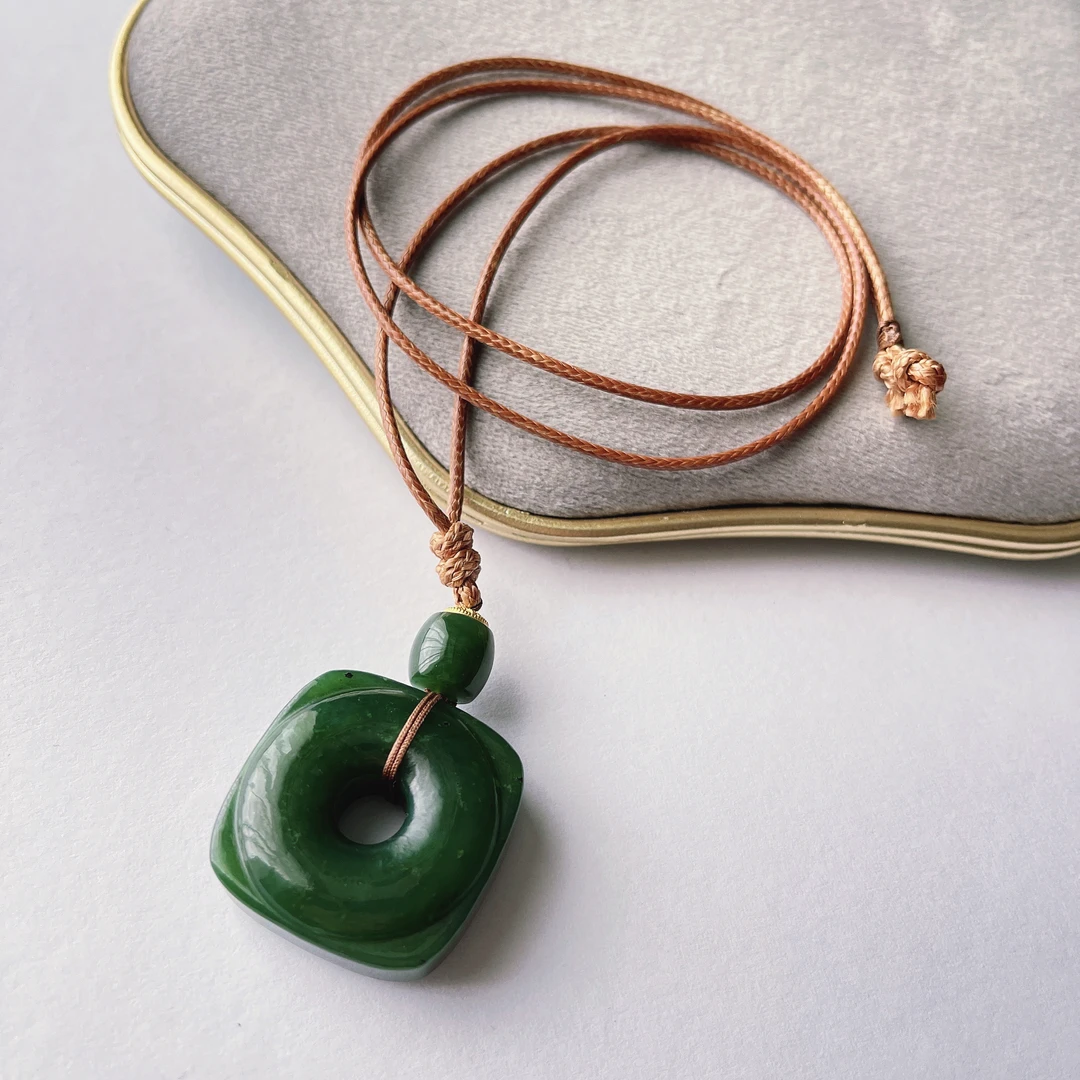 和田玉碧玉四方平安扣吊坠女款手工气质时尚百搭绿色简约小众珠宝