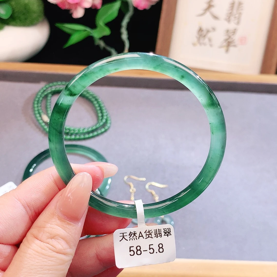 未镶嵌手镯（圆镯）翡翠