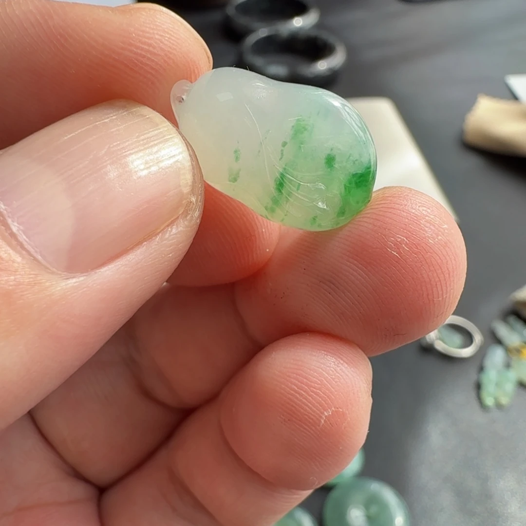 定制翡翠未镶嵌挂件
