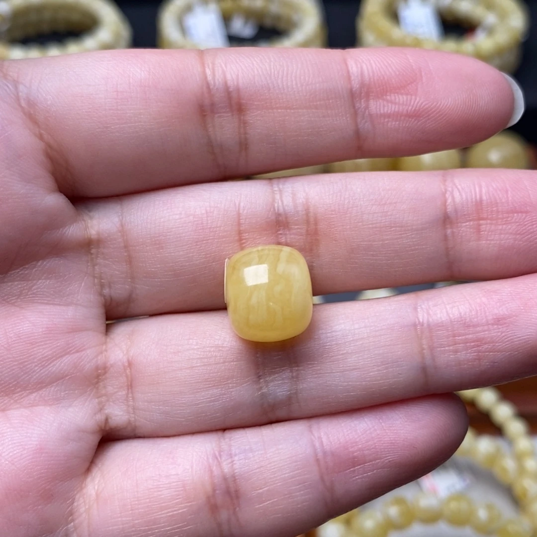 蜜蜡未镶嵌珠宝奇石13*11.5