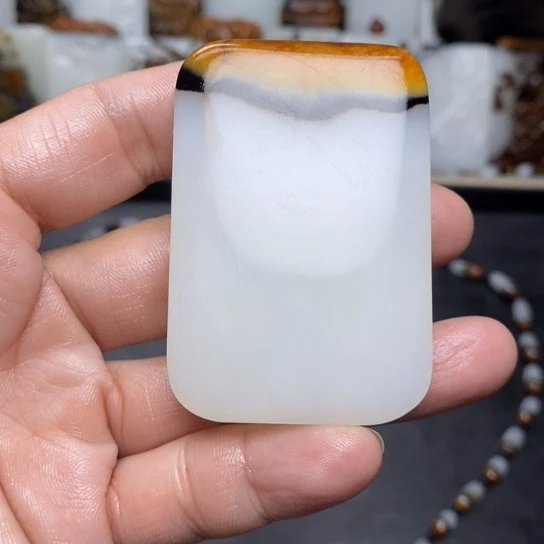 和田玉颈饰未镶嵌花*