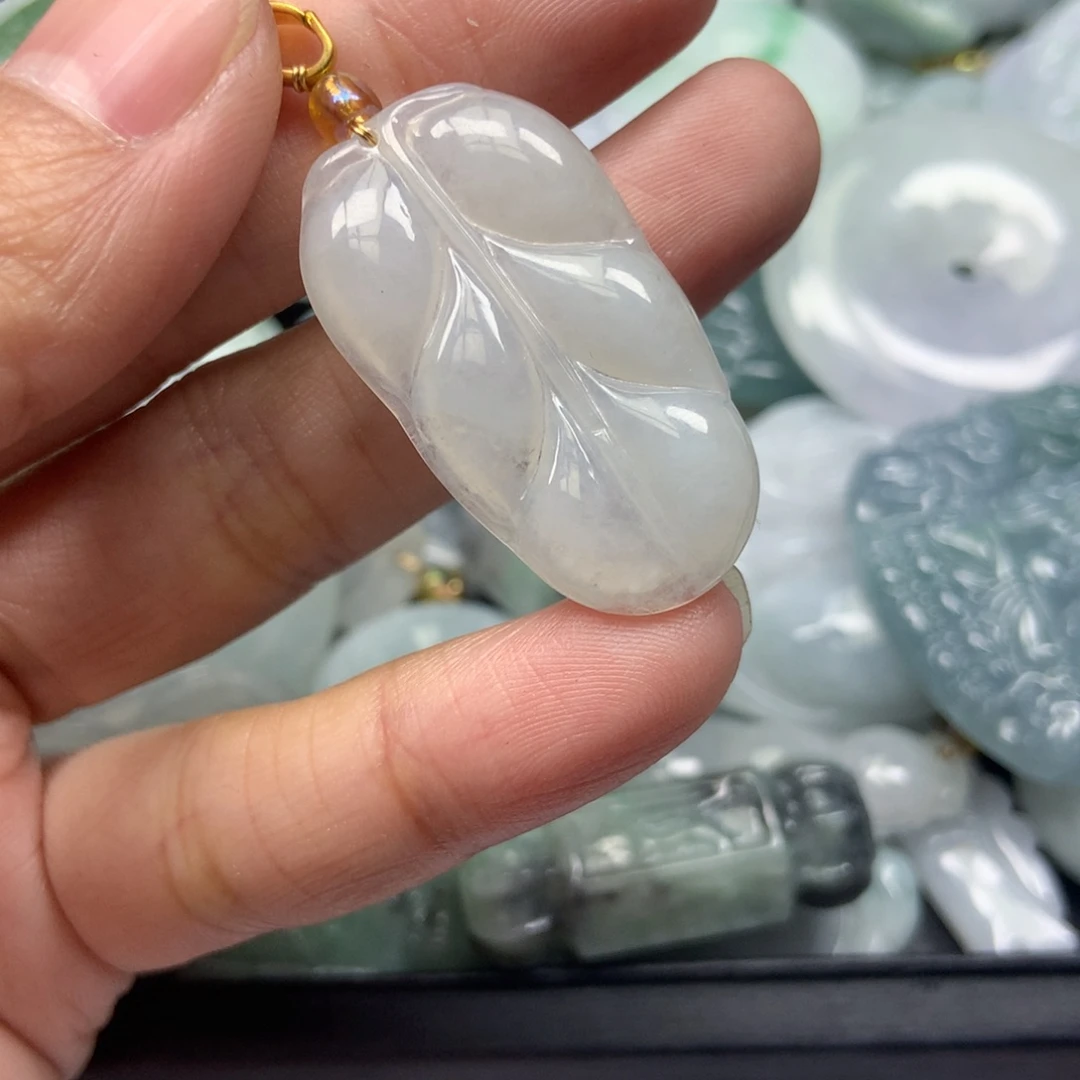 翡翠颈饰未镶嵌天然翡翠