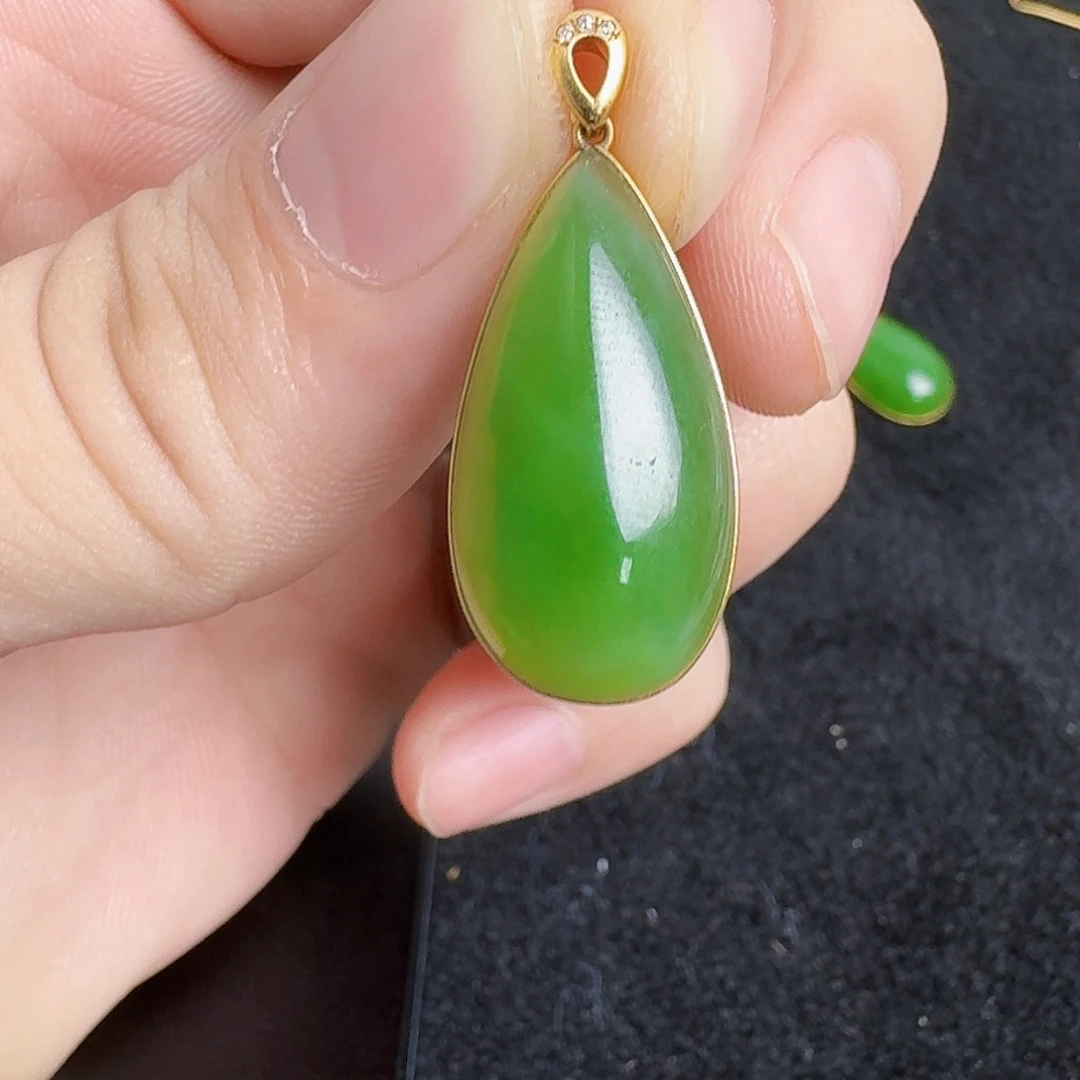 和田玉18K金镶嵌颈饰