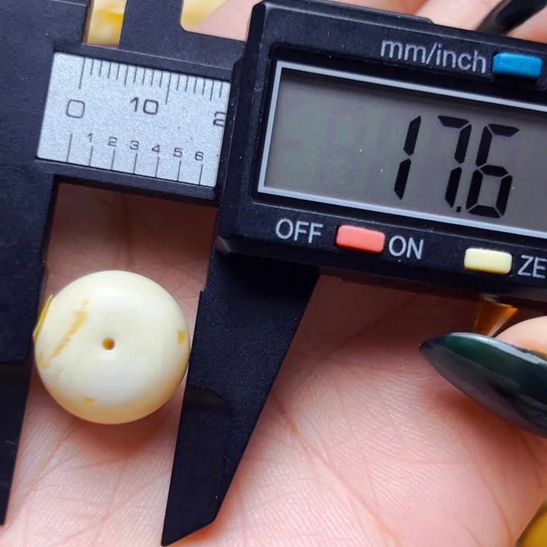 未镶嵌蜜蜡裸石17mm扣子 1.83g