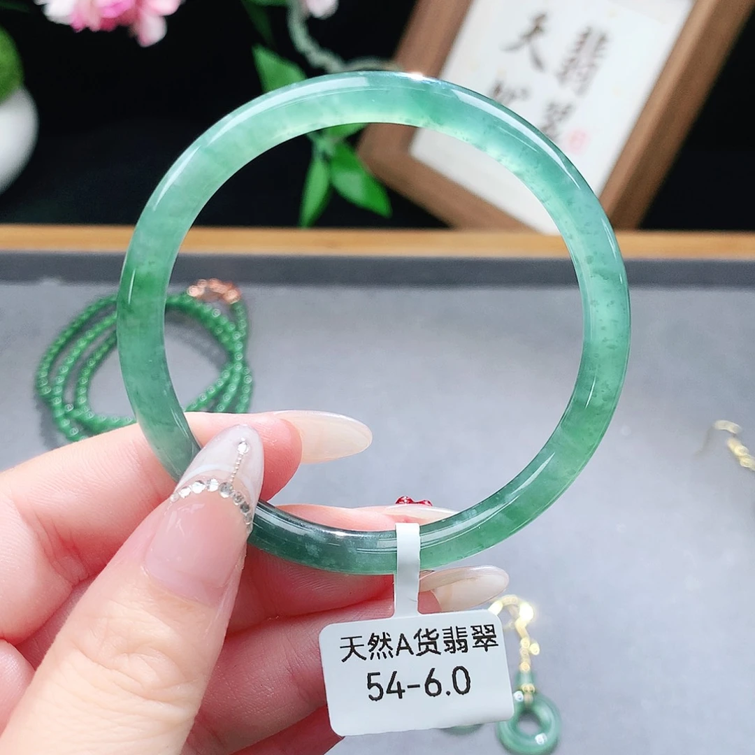 翡翠手镯（圆镯）未镶嵌