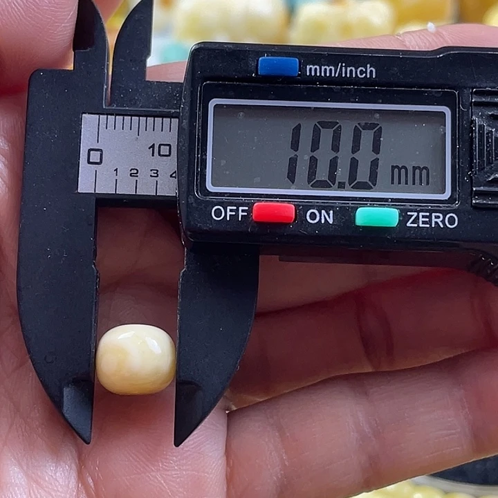 未镶嵌蜜蜡裸石20杂