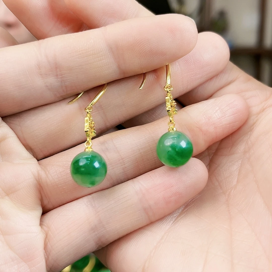 翡翠颈饰未镶嵌耳饰