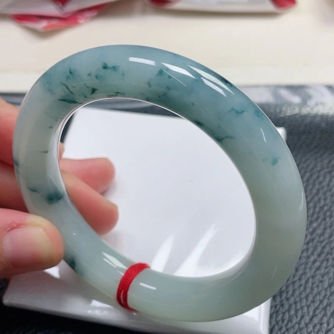 未镶嵌手镯（圆镯）翡翠