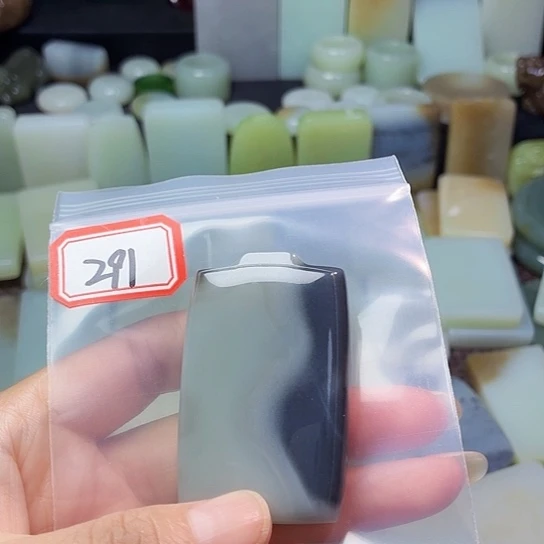 红***火和田玉未镶嵌颈饰