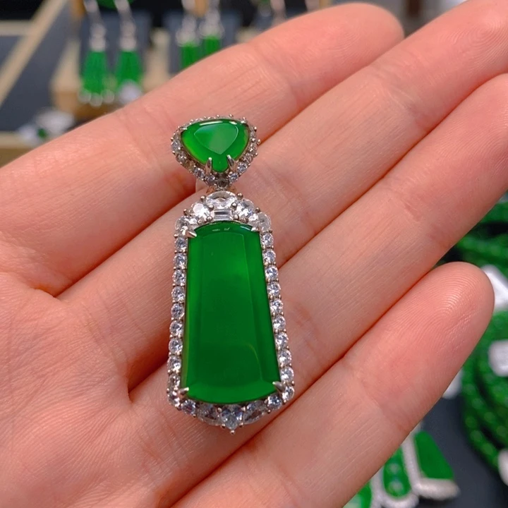 翡翠银S925镶嵌颈饰无事牌