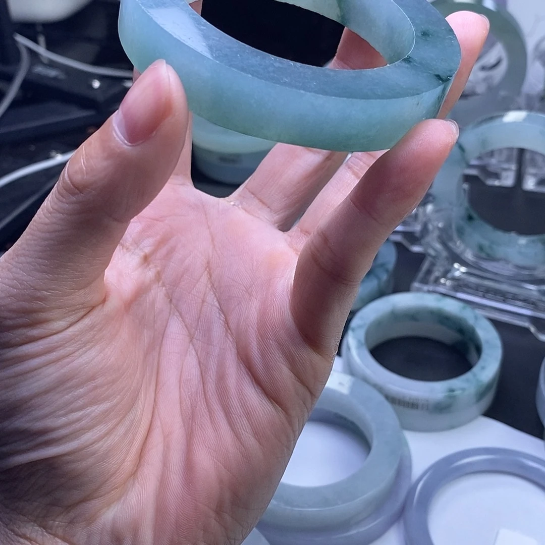 墩***儿未镶嵌毛胚定制翡翠发一个