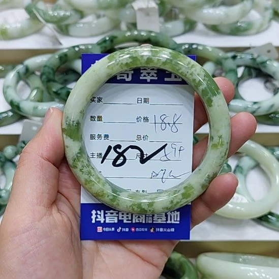 嘴***扬蛇纹石玉未镶嵌手镯