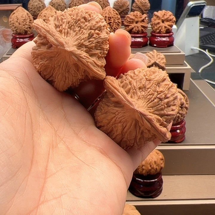 文玩核桃把件42 红狮子 e-020